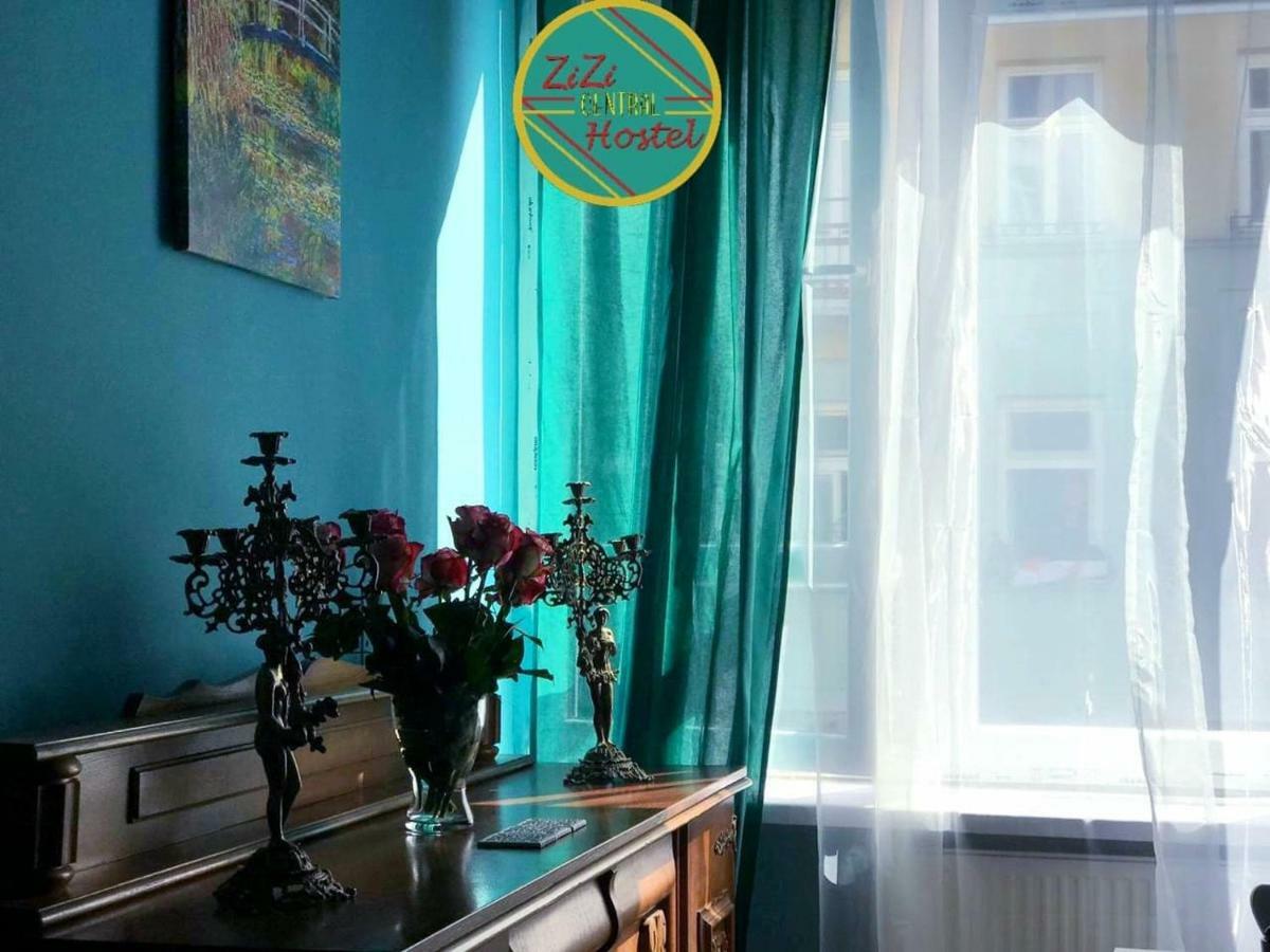 Zizi Central Hostel ワルシャワ エクステリア 写真