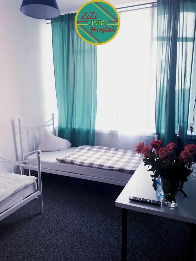 Zizi Central Hostel ワルシャワ エクステリア 写真