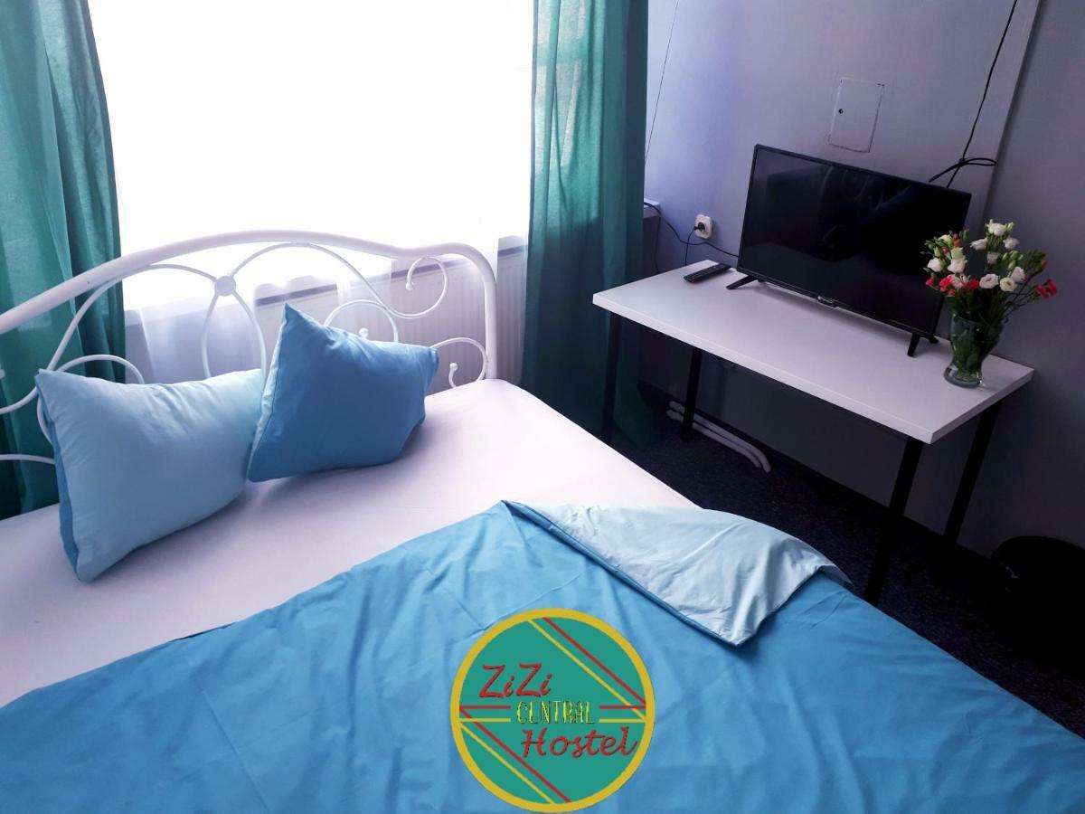 Zizi Central Hostel ワルシャワ エクステリア 写真