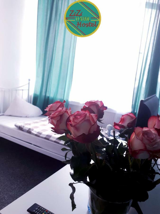 Zizi Central Hostel ワルシャワ エクステリア 写真
